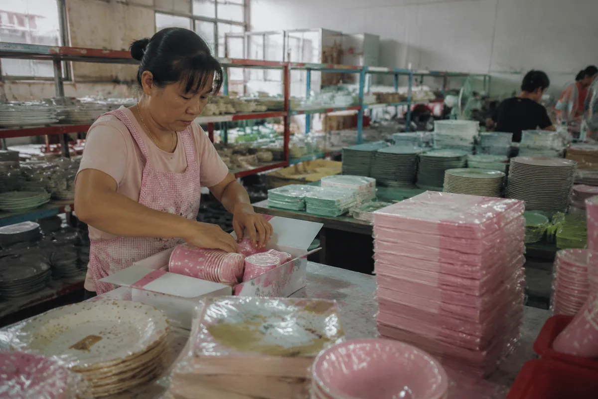 Coordinated Party Tableware Sets production at the factory in Zhejiang, China